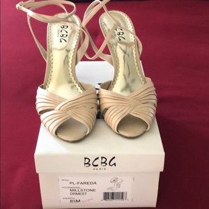 BCBG strapping pump